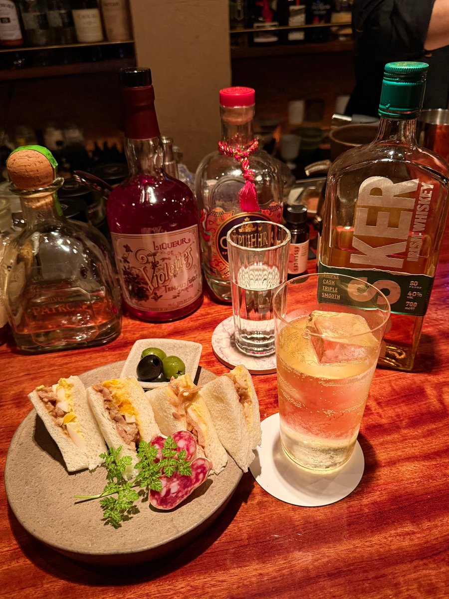 I always start my bar night from cocktail Manhattan🍸
But I didn’t expect I could get Chang beer at my favorite authentic bar in Ikebukuro!!

I’m sure this bar will be super popular after next week, so I highly recommend visiting when you come to Tokyo!
📍Bar Libre Ikebukuro
