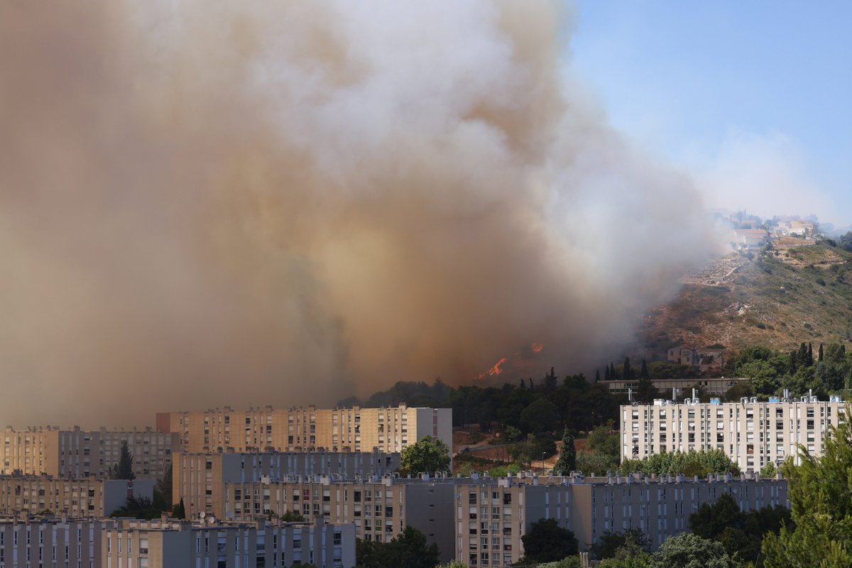 Incendie à Marseille : réactivation du feu aux Pennes-Mirabeau, perturbations dans les avions, les trains et sur les routes… Le point ce mercredi 9 juillet
france3-regions.franceinfo.fr/provence-alpes…