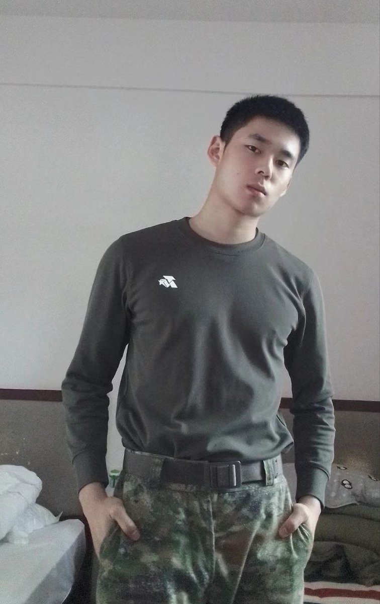 夏季皮肤问题如何解决？
蓝颜新品牌😏
男士小气泡面部清洁护理，解决皮肤出油，暗沉，干燥等问题☺️
定期护肤，改善皮肤状态，更显年轻有活力😍
预约微信：gaylanyan
预约QQ：215669812
公众号：shlanyan