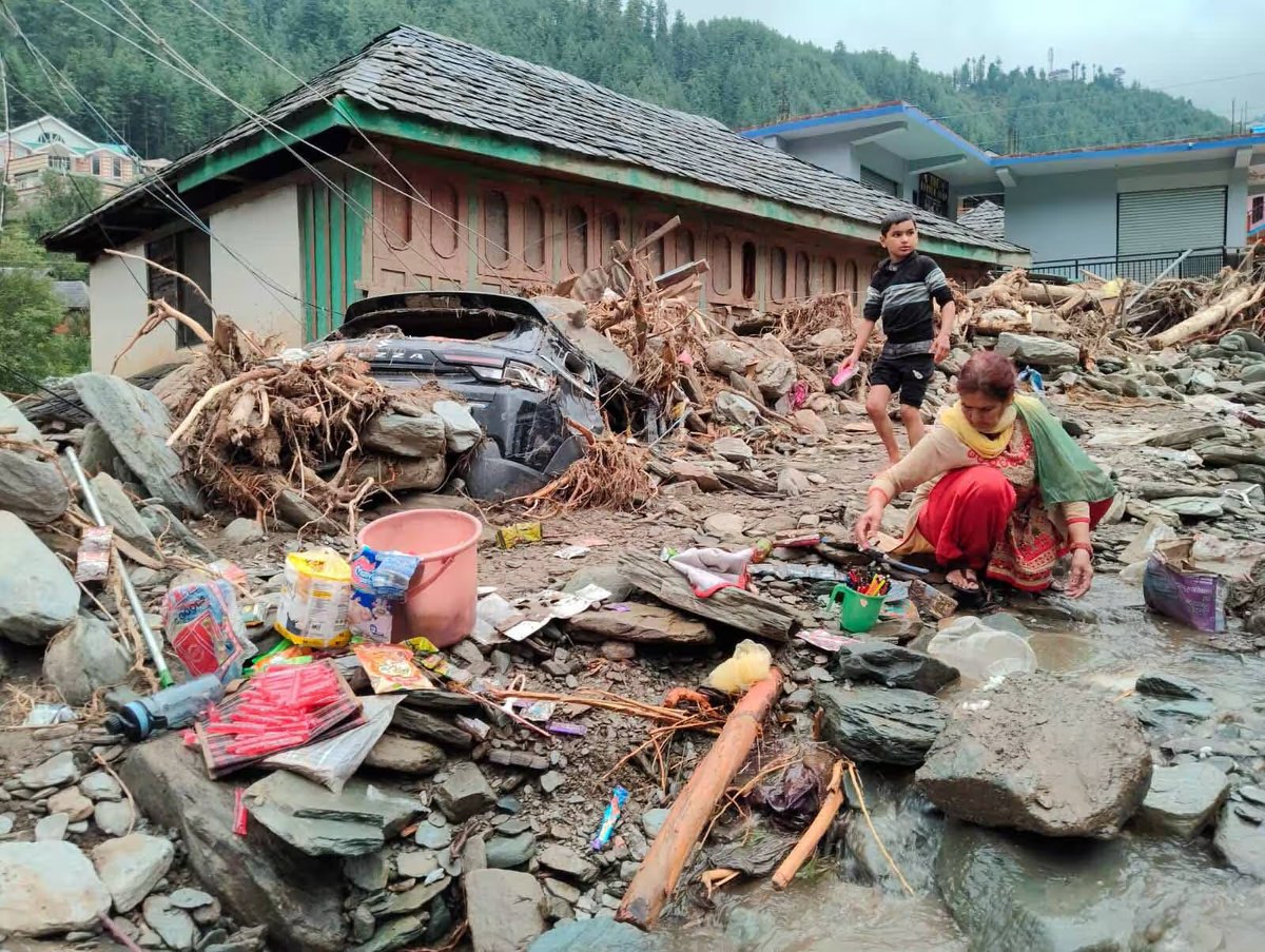 Deepakbish29's tweet photo. I know we wont be able to reach out to everyone bcz some areas are out of my reach only army itbp ndrf personnel r going there carrying supplies on their shoulders so doing what we can do i m expecting my trader friends to come forward to share abt this calamity and bring help. https://t.co/FMLk0XB9yd
