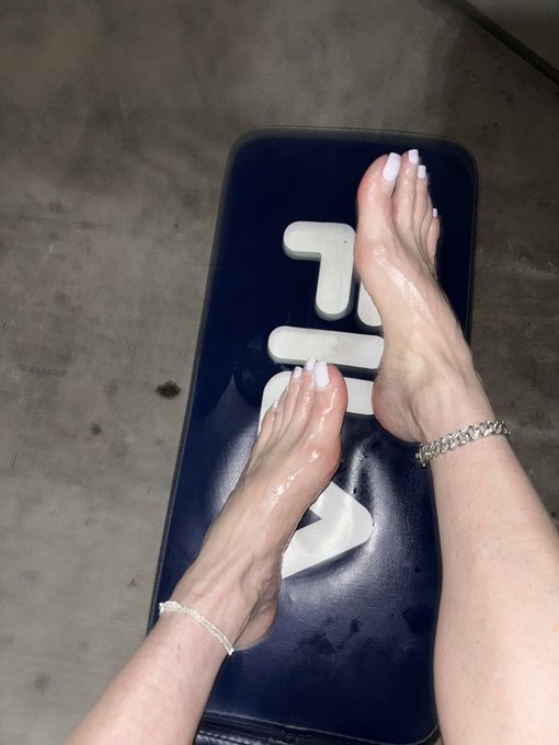 Watch FENDI FEET ✨LA 7.25-7.27✨'s leaked NSFW photo on TwXstars