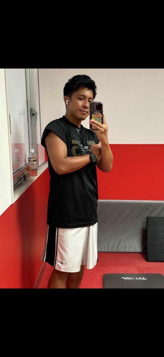 GswtV's tweet image. ２年前ってiPhoneから通知きて泣いてる
黒い