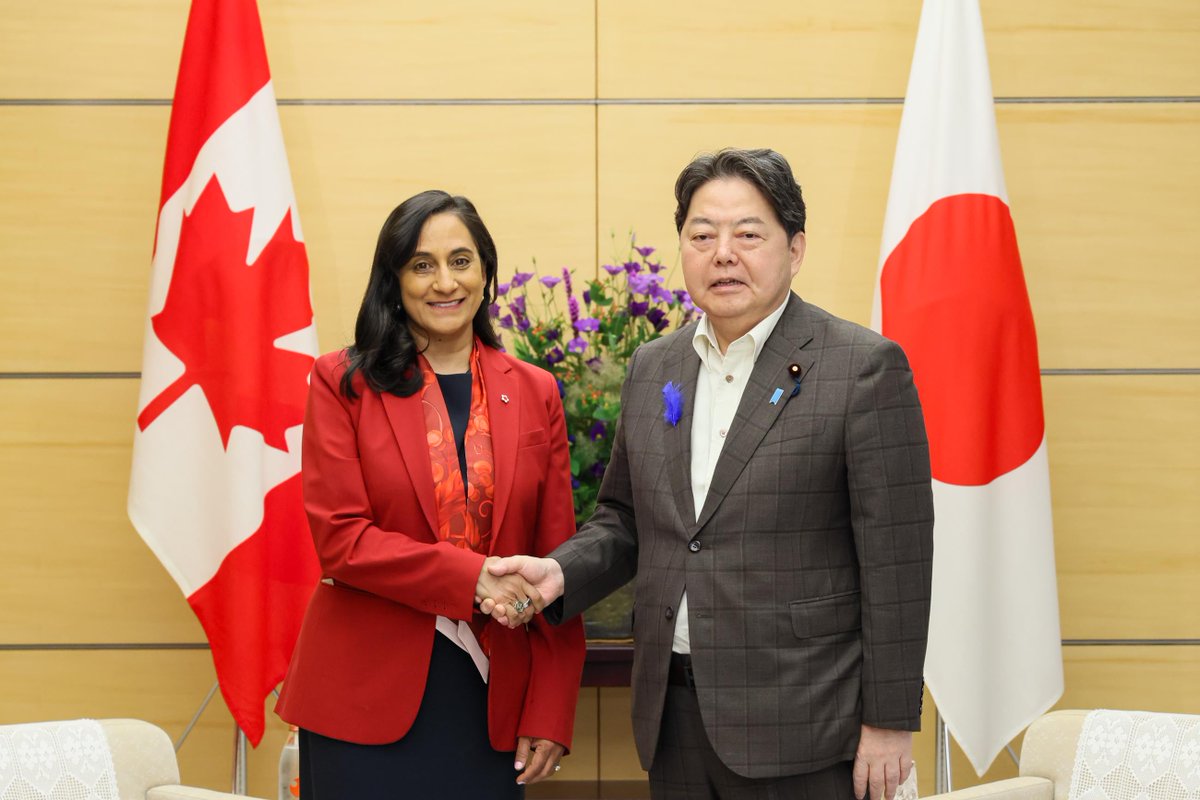 On July 9, Chief Cabinet Secretary HAYASHI received a courtesy call from the Honourable Anita Anand, Minister of Foreign Affairs of #Canada, during her visit to Japan. 
mofa.go.jp/na/na1/ca/page…
