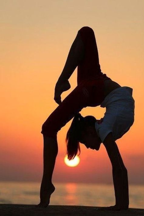 armoredlady's tweet photo. Time for some stretching...

( why is [ reader ] staring at her like that? ) https://t.co/Uth3brWPVR
