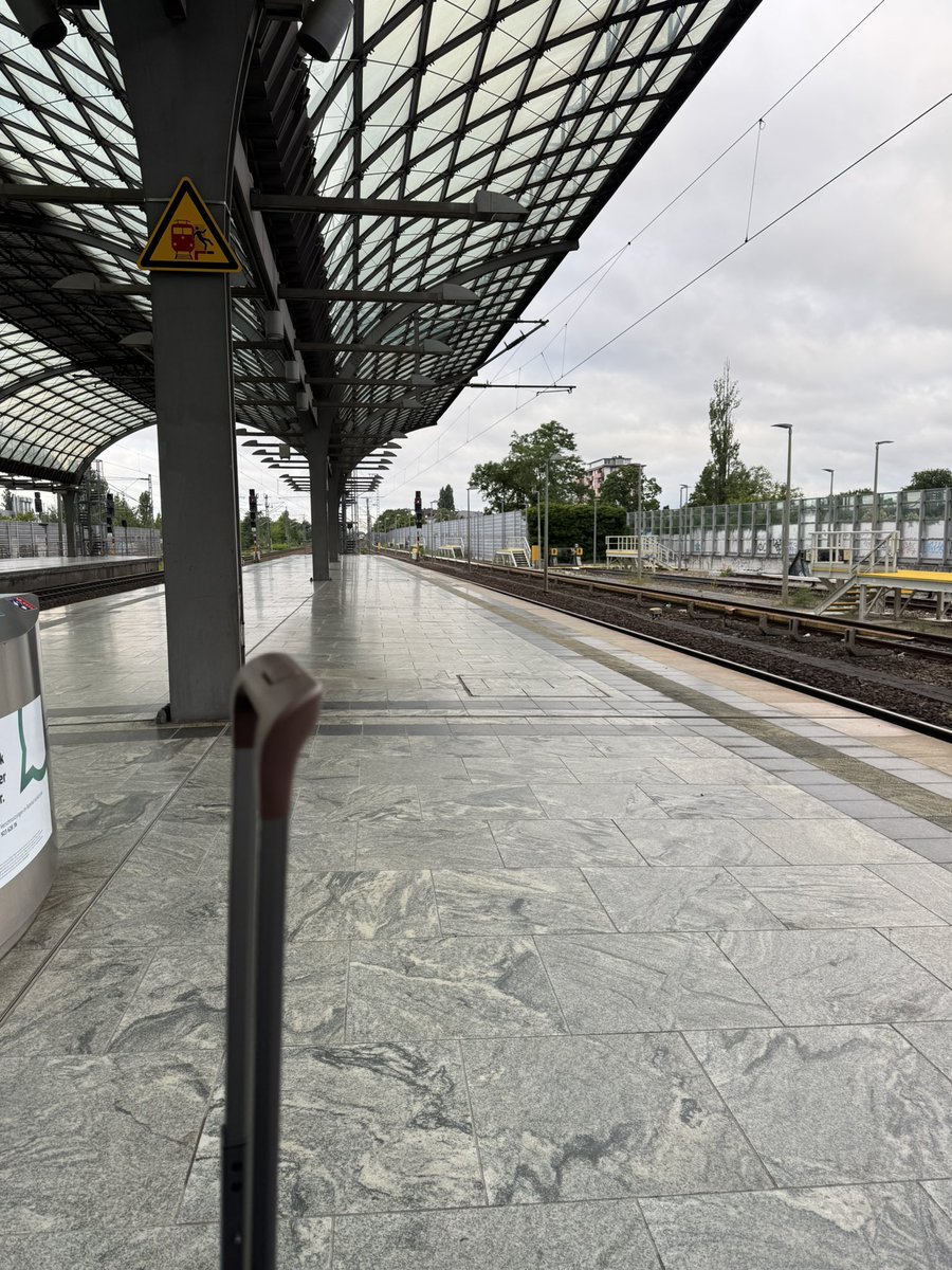 Statt  Kanzleretat als Höhepunkt der Haushaltswochw eine sportliche Reise nach Frankfurt Stadion. Aber u.a. dank <a href="/phoenix_de/">phoenix</a> ein wenig dabei.