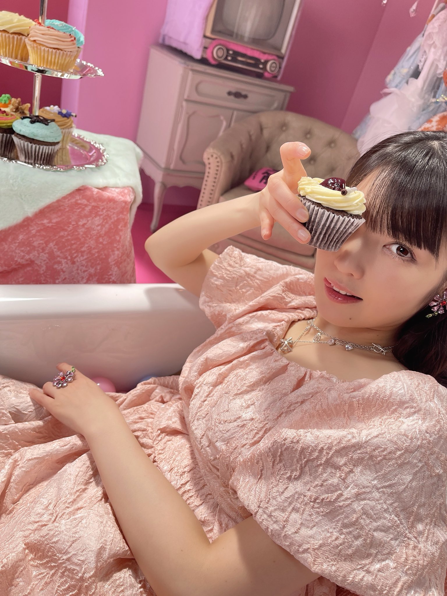 道重さゆみ クッション nPPBQXELjFuIDzUwin9A.jpg?w=700