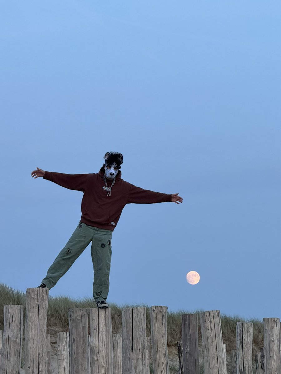 On the bord of the flotte 

📸 : <a href="/Quawi_/">Quawi / Stellar</a> 

Hood from <a href="/GrungeBunnyGear/">Grunge Bunny</a> ✨