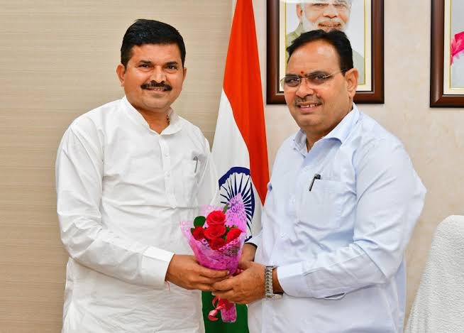 आहोर को प्रगतिशील बनाने वालें विधायक श्री छगन सिंह जी राजपुरोहित को जन्मदिन की हार्दिक बधाई एवं शुभकामनाएं।

प्रभु श्री राम से आपके उत्तम स्वास्थ्य तथा सुदीर्घ जीवन की कामना करते हैं। 
<a href="/ChhaganSinghMLA/">Chhagan Singh Rajpurohit (Modi ka parivar)</a> <a href="/BhajanlalBjp/">Bhajanlal Sharma</a> <a href="/BJP4India/">BJP</a> <a href="/BJP4Rajasthan/">BJP Rajasthan</a>