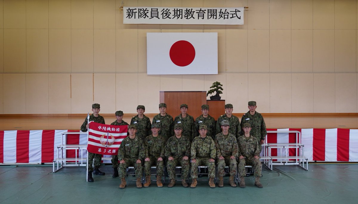jgsdf_gcc_ardb's tweet image. 【相浦新隊員教育②ー1】
新隊員教育開始式の各区隊集合写真をご覧ください。
1枚目→1区隊
2枚目→2区隊
3枚目→3区隊
#水陸機動団 #相浦駐屯地 #自衛隊 #新隊員