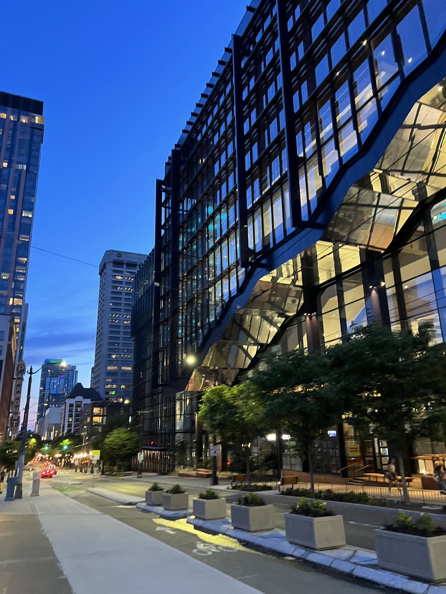MatthewRehrl's tweet image. Evening walks in Seattle have their place on cool summer evenings!
Love it.
#walking
#ThinkWalking