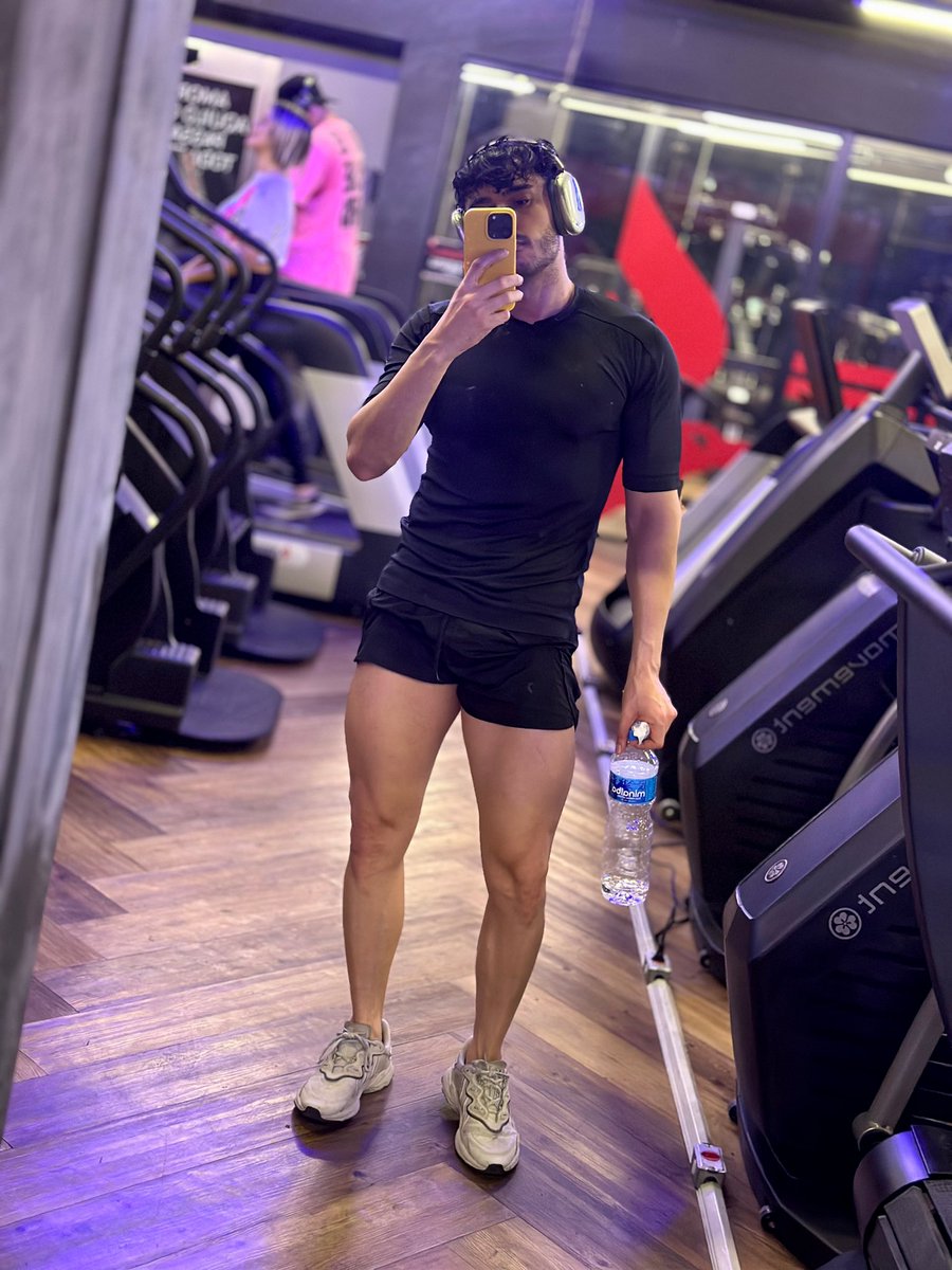 20min de escada todo dia e no LegDay rezando pros coxao vir com força. Ativar modo ortobon!