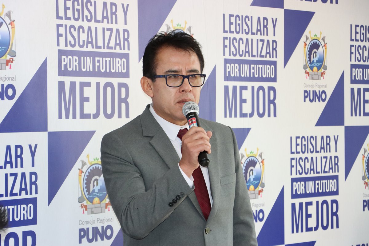 DiresaPuno1's tweet photo. El director de la @DIRESAPuno, Dr. Freddy Velásquez, presentó ante el Consejo Regional el plan de trabajo 2025, priorizando la lucha contra la anemia, la reducción de la mortalidad materna y neonatal, y la implementación de la Oficina de Integridad entre otros. https://t.co/EaXhNsaS3N