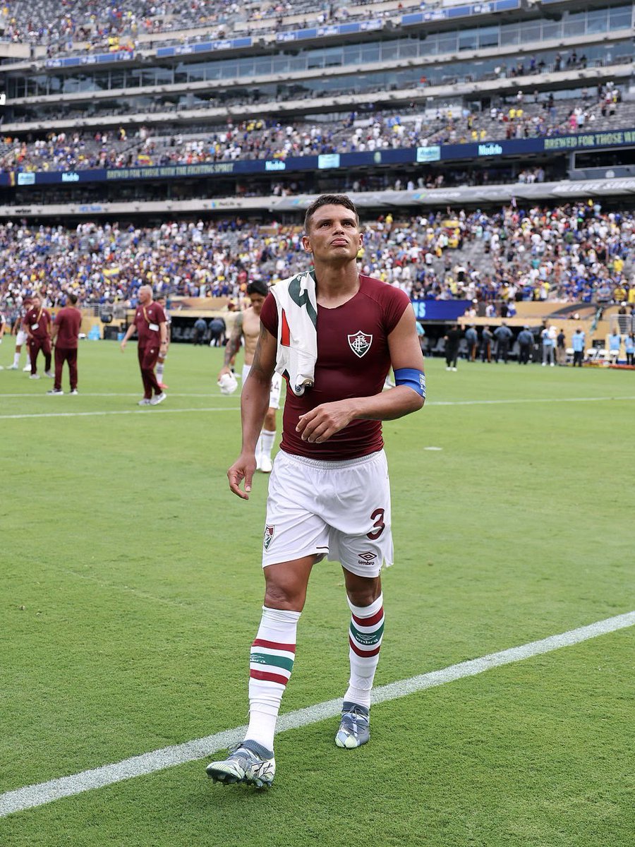 tsilva3's tweet image. Não foi o final que sonhamos, e dói… mas vamos voltar para o Brasil de cabeça erguida e com o coração cheio de orgulho por tudo que construímos nessas últimas semanas. Em cada cidade, sentimos o amor de vocês — nossos torcedores incansáveis. Vocês fizeram parte de tudo isso.…