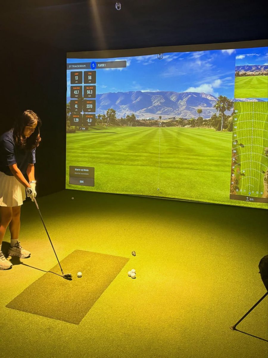 Ed41Grace's tweet image. I woke up at 07:23 this morning and decided to hit the indoor golf course. I put on my gear and took my first swing on the simulator, feeling the excitement of the virtual green.🏌️‍♀️ #GolfTime #MorningVibes #IndoorSports