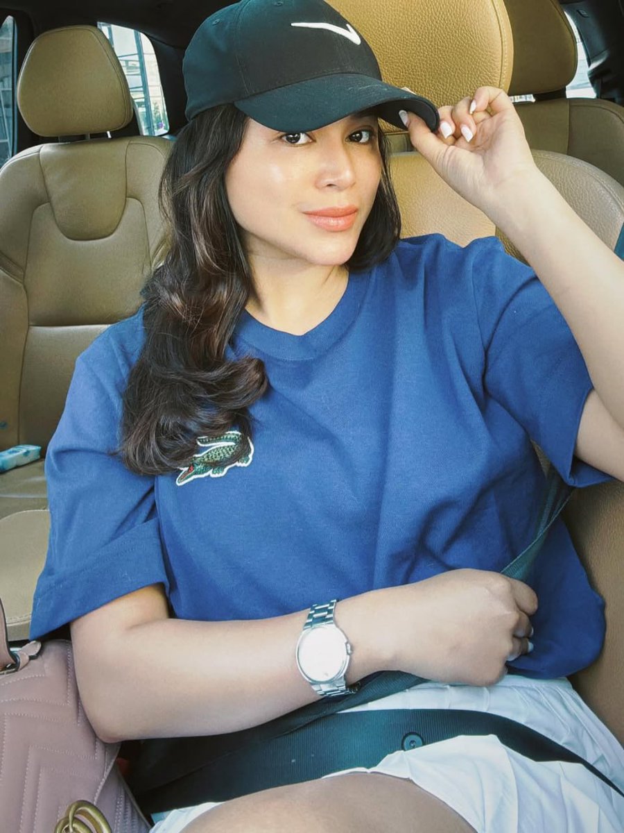 Ed41Grace's tweet image. I woke up at 07:23 this morning and decided to hit the indoor golf course. I put on my gear and took my first swing on the simulator, feeling the excitement of the virtual green.🏌️‍♀️ #GolfTime #MorningVibes #IndoorSports