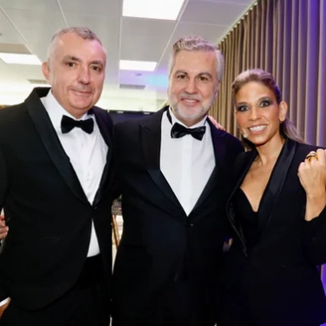 Karina Sainz Borgo (@karinasainz) on Twitter photo Manuel Vilas (<a href="/Granvilas/">Manuel Vilas</a> ) y Alsina atesoran premios suficientes para sobrepasar el límite de caracteres.
Voces atronadoras; maestros en la estepa de la verdad.
Jorge Fernandez Díaz (Cavia 2025)
Carlos Alsina (Luca de Tena 2025)
Txema Rodríguez (Mingote 2025)
#PremiosCavia Manuel Vilas (<a href="/Granvilas/">Manuel Vilas</a> ) y Alsina atesoran premios suficientes para sobrepasar el límite de caracteres.
Voces atronadoras; maestros en la estepa de la verdad.
Jorge Fernandez Díaz (Cavia 2025)
Carlos Alsina (Luca de Tena 2025)
Txema Rodríguez (Mingote 2025)
#PremiosCavia