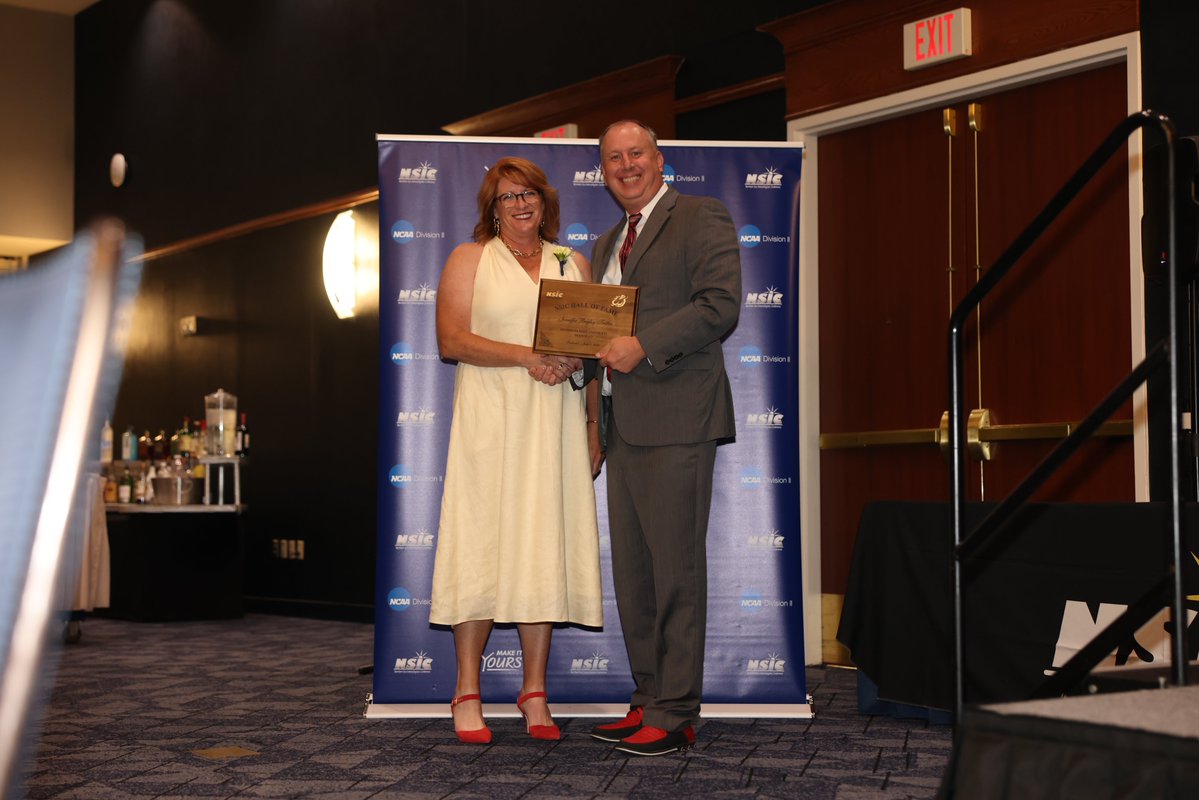 NSIC (@northernsunconf) on Twitter photo Jennifer Bagley Trotter of <a href="/MSUMDragons/">MSUM Dragons</a> inducted into the #NSICHOF #ShineOn
northernsun.org/news/2025/6/16… Jennifer Bagley Trotter of <a href="/MSUMDragons/">MSUM Dragons</a> inducted into the #NSICHOF #ShineOn
northernsun.org/news/2025/6/16…