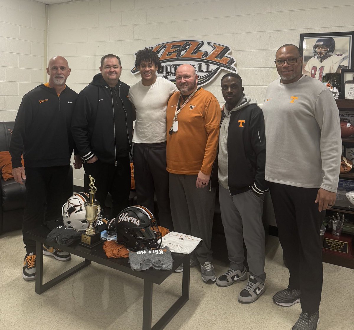 William Inge evaluating skills have been second to none since joining the Tennessee staff

He gave Brayden Rouse an offer after his FIRST GAME starting at linebacker this past fall, moving from tight end

Ever since, the staff made him a top priority and it paid off HUGE today 🍊