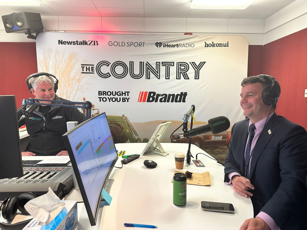 dbseymour's tweet image. Co-hosting @TheCountry until 1pm! Tune in here: iheart.com/live/the-count…