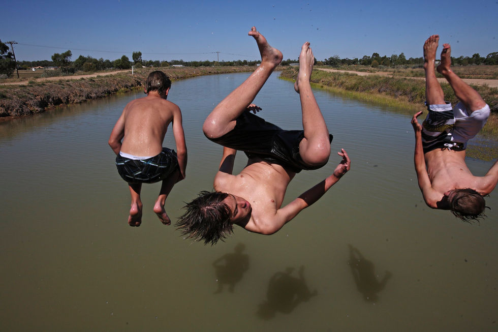 cactusian's tweet image. Amy Toensing 🇺🇸
Photos from her @NatGeo @NatGeoPhotos story 'Australia's Dry Run (2008 - published April 2009)
@FujifilmX_AU #MurrayDarling

The first photo was named one of @natgeo’s 21 Most Compelling images of the 21st Century in 2024
Here's an article:
imagedeconstructed.com/posts/spotligh…