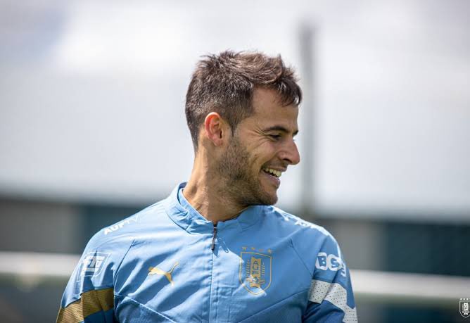 cesaralo's tweet photo. 🔷Álvaro Montero se va de Millonarios y su reemplazo va a ser Guillermo de Amores (30), arquero uruguayo que llega libre de Peñarol y jugó en Deportivo Cali 2021-22, Fluminense, Lanús y Sporting de Guijón. Tiene 25 partidos con la selección de Uruguay @MillosFCoficial https://t.co/tHop1HFvIR
