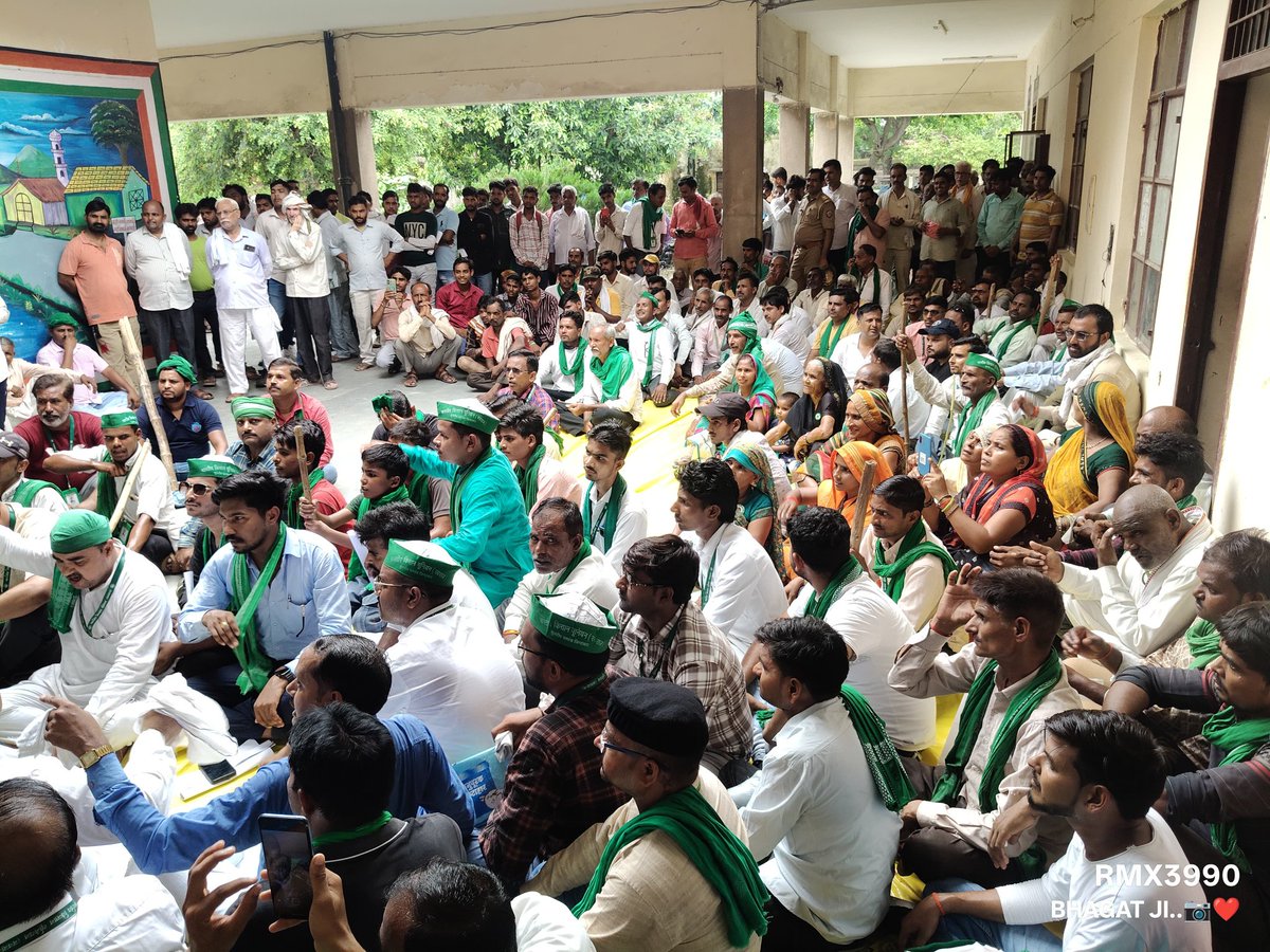 पटियाली तहसील में भ्रष्ट लेखपाल कानूनगो के विरुद्ध एक दिवसीय सांकेतिक धरना प्रदर्शन किया गया