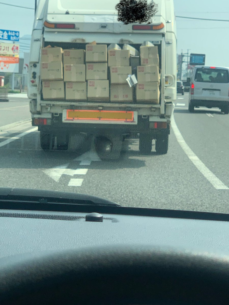 brs_white's tweet photo. こんなハムスターみたいな収集車おる⁉️笑 https://t.co/g7S0MqneKm