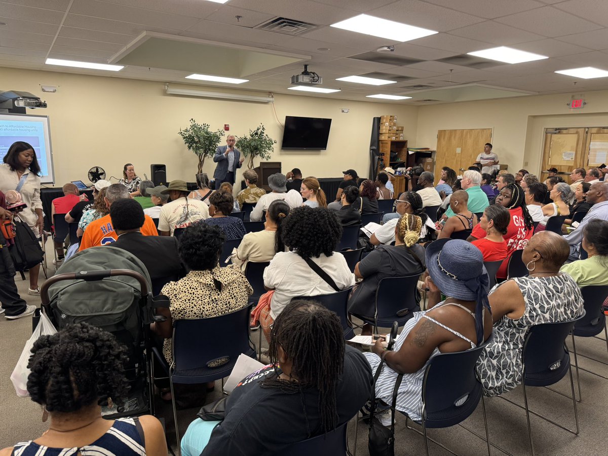 BillOdeaJC's tweet image. Great crowd tonight at our first Affordable Housing Town Hall, with well over 100 residents here to listen to our plans for a more affordable city and to share their experiences and concerns. Thank you to everyone who came out!