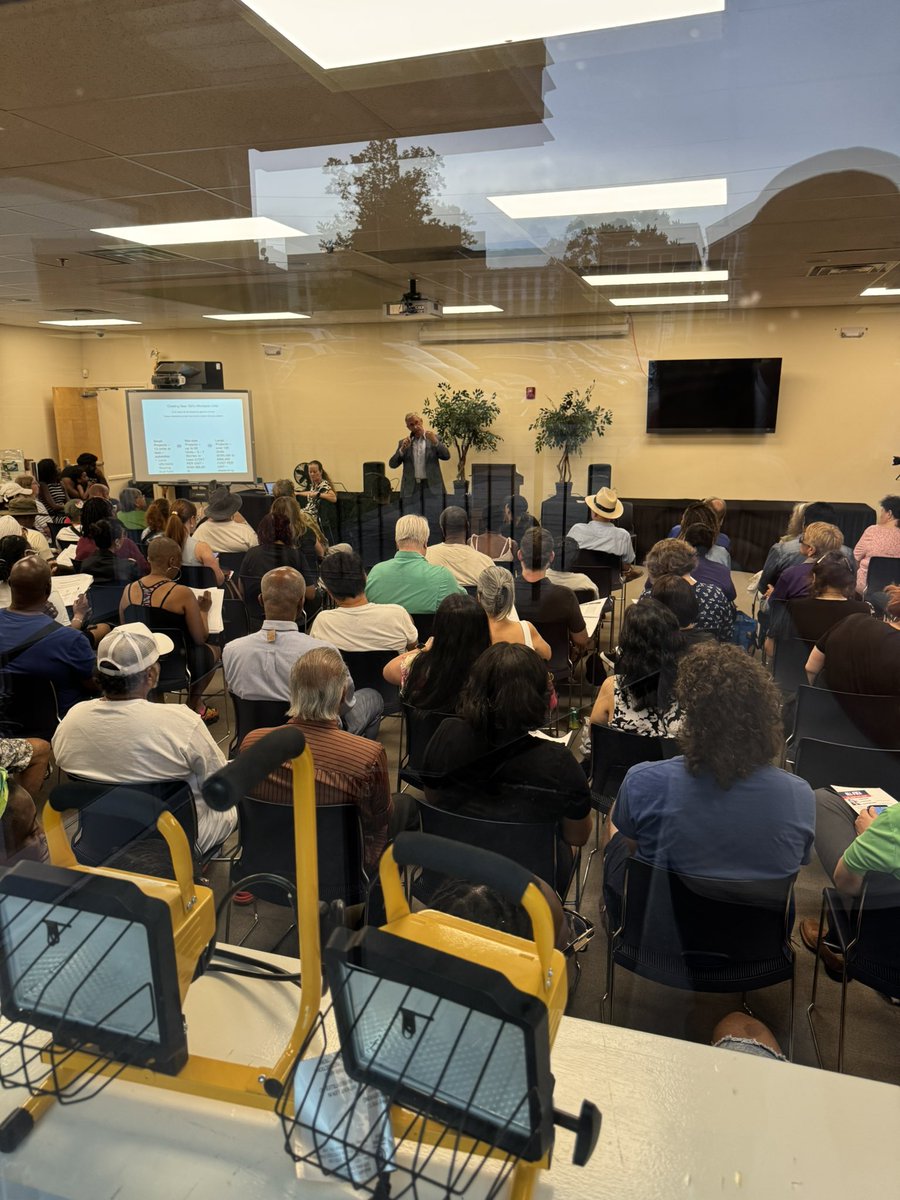 BillOdeaJC's tweet image. Great crowd tonight at our first Affordable Housing Town Hall, with well over 100 residents here to listen to our plans for a more affordable city and to share their experiences and concerns. Thank you to everyone who came out!