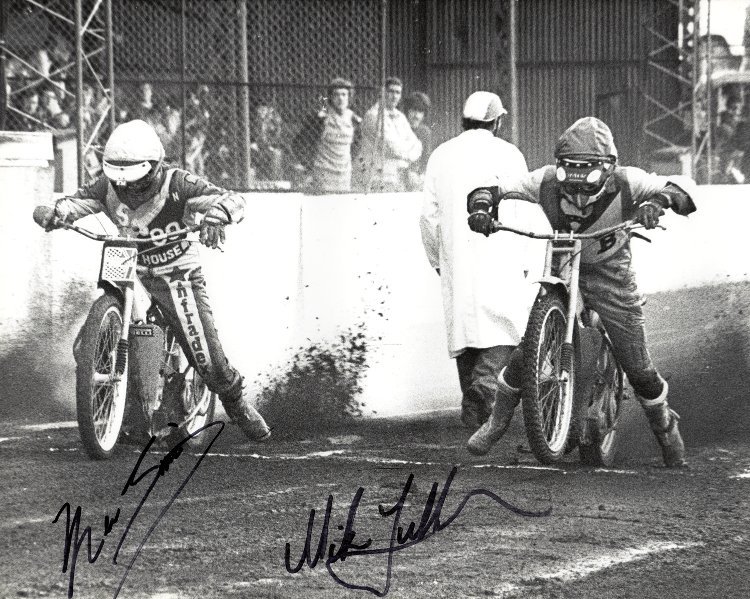 Kevin Smith of Rye House &amp; Berwick's Mike Fullerton blast away from the tapes in this meeting from 1980. Kevin to make the corner first🤔