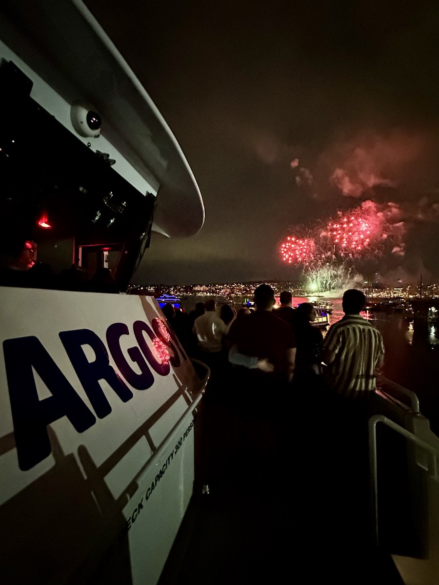 We celebrated the 4th of July by cruising to Lake Union and watching the fireworks show light up the Seattle sky! The Firecracker cocktail, festive photobooth, and live DJ on the 4-hour trip made it a holiday we won’t forget! Thanks for joining us 🇺🇸❤️
