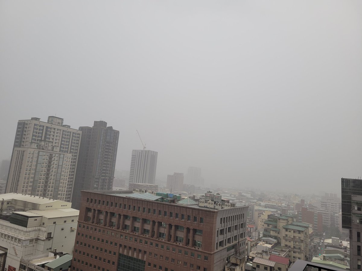 雨這麼大，今晚想去洲際看球賽呢....