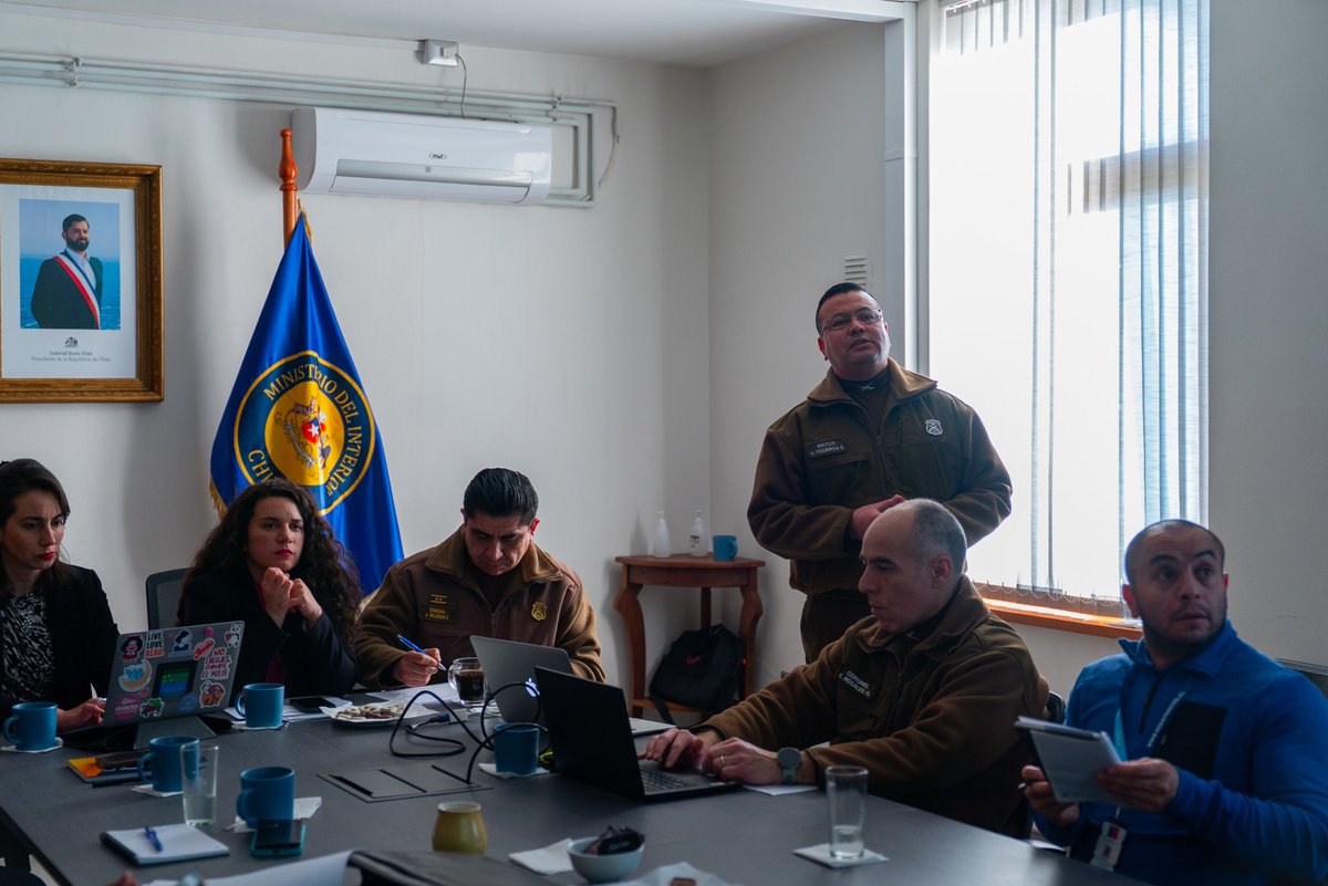 Delegación Presidencial Regional de Los Lagos (@dprloslagos) on Twitter photo 📍Delegada Paulina Muñoz junto a la Seremi de Seguridad Pública encabezaron una mesa de coordinación con <a href="/CarabLosLagos/">Carabineros Región de Los Lagos</a>, <a href="/PDI_LosLagos/">PDI_LosLagos</a> y otras instituciones del Estado, con el objetivo de implementar la ley que regula los funerales de alto riesgo. 📍Delegada Paulina Muñoz junto a la Seremi de Seguridad Pública encabezaron una mesa de coordinación con <a href="/CarabLosLagos/">Carabineros Región de Los Lagos</a>, <a href="/PDI_LosLagos/">PDI_LosLagos</a> y otras instituciones del Estado, con el objetivo de implementar la ley que regula los funerales de alto riesgo.
