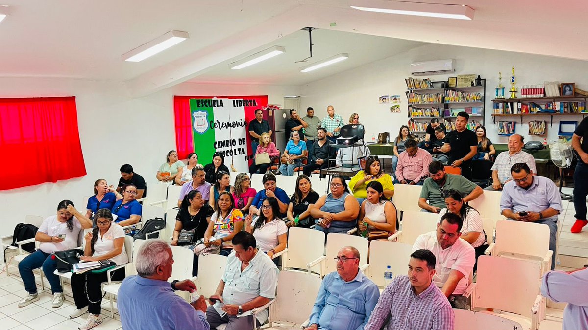 🟣 Hoy en Monclova, se llevó a cabo la reunión con los Secretarios Generales para establecer los primeros pasos del reglamento para el Centro Recreativo. 
#EverardoPadrón
#SNTEcontigo