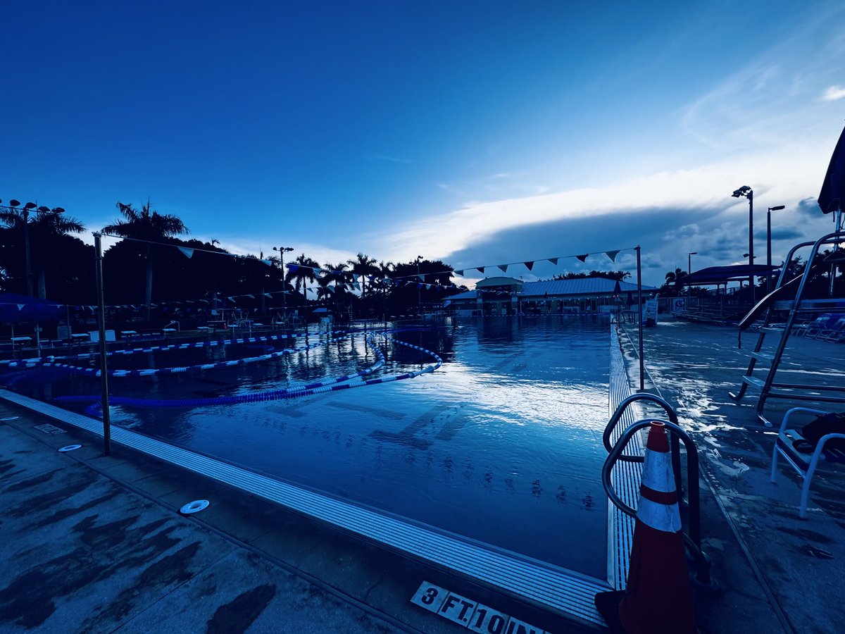 last lap then lane line change for early AM long course practice 

big fly sprint set tonight 

16 x 25s all out on 45 seconds