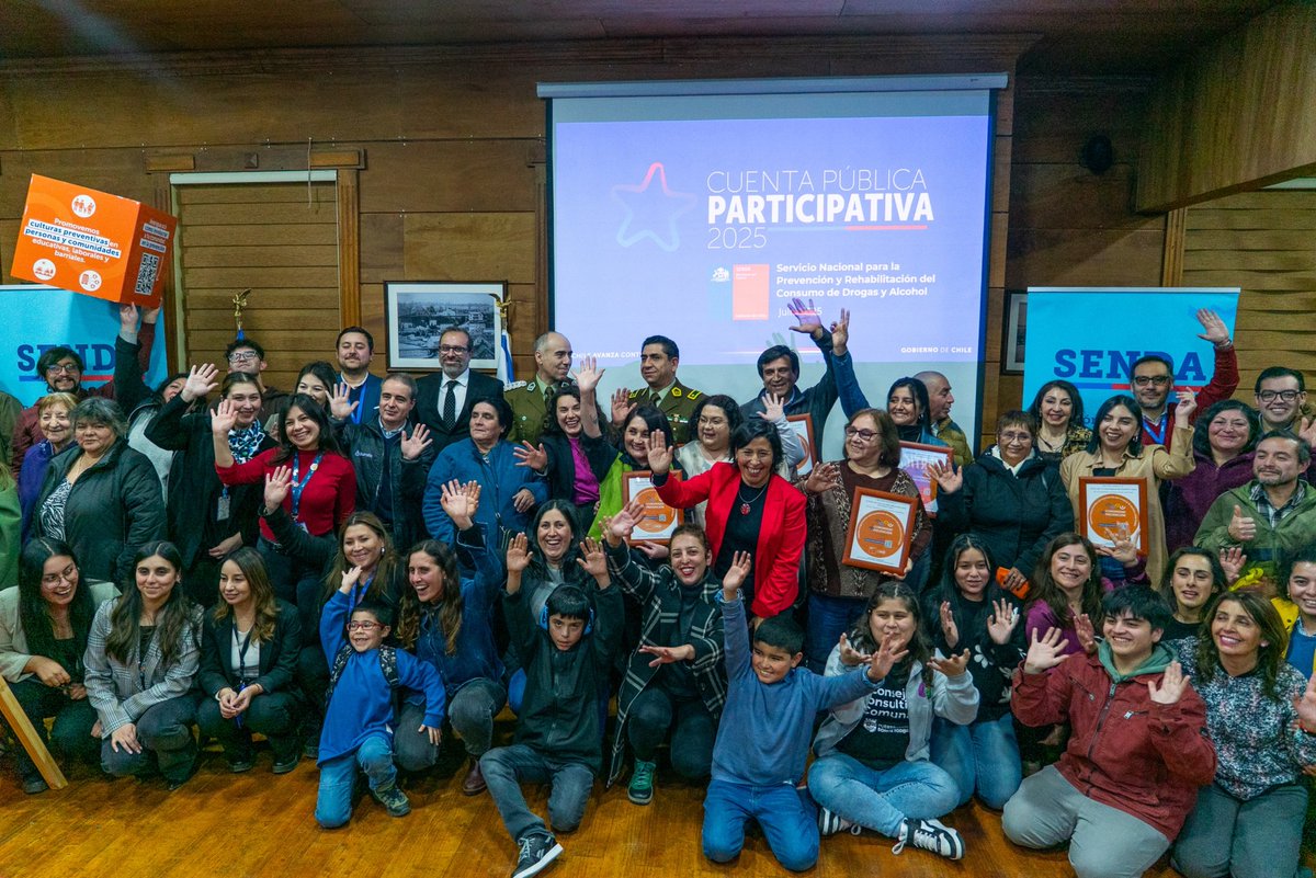 Delegación Presidencial Regional de Los Lagos (@dprloslagos) on Twitter photo ¡Más comunidad, más prevención! 🤝
Delegada Paulina Muñoz se trasladó hasta #PuertoVaras para participar en la Cuenta Pública de <a href="/SENDA_LosLagos/">SENDA Los Lagos</a>, encabezada por su directora regional, Maritza Canobra. ¡Más comunidad, más prevención! 🤝
Delegada Paulina Muñoz se trasladó hasta #PuertoVaras para participar en la Cuenta Pública de <a href="/SENDA_LosLagos/">SENDA Los Lagos</a>, encabezada por su directora regional, Maritza Canobra.