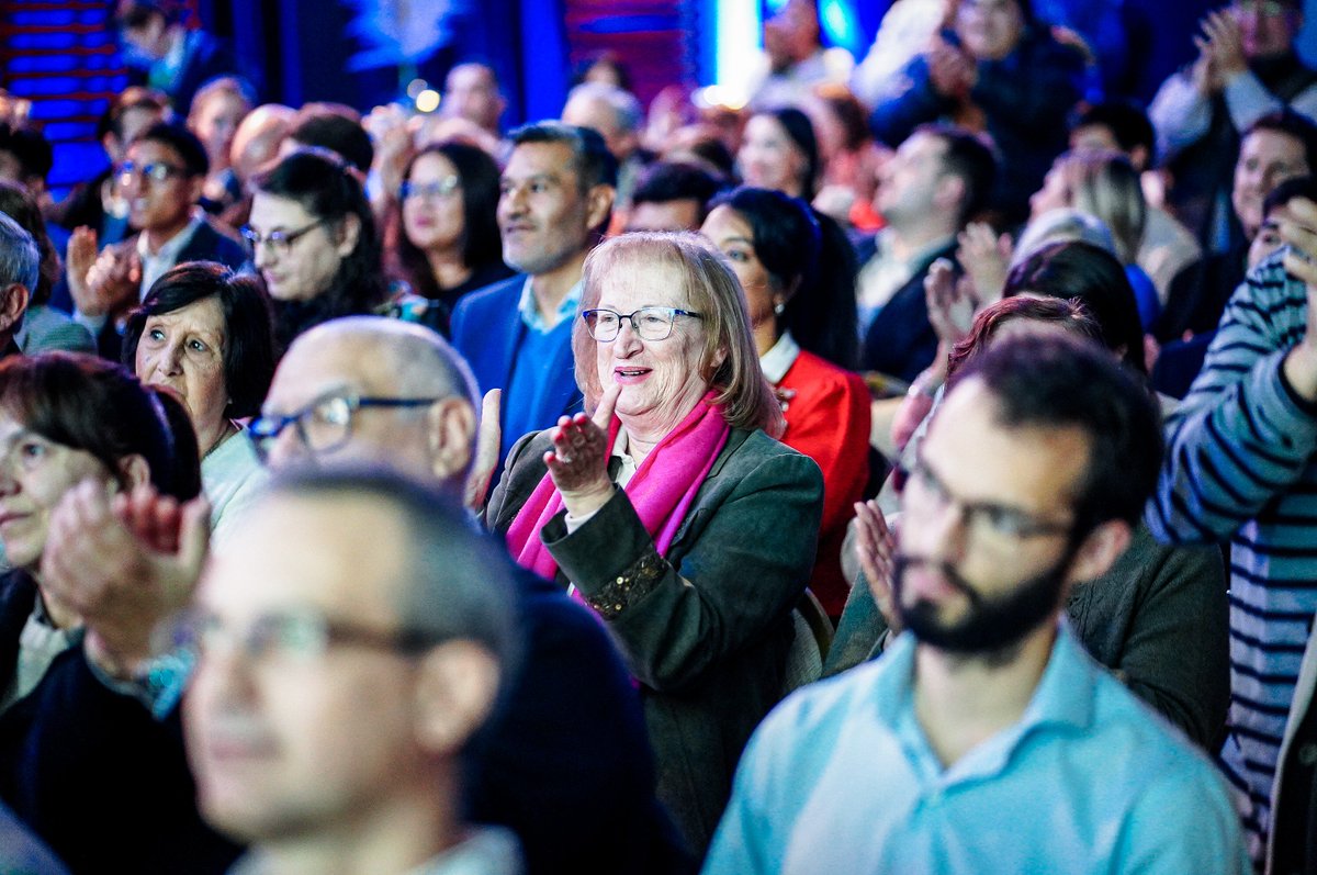 ¡Celebramos una emotiva #VeladaPatria en la víspera del #9DeJulio! 🇦🇷

👏 El gobernador <a href="/MartinLlaryora/">Martín Llaryora</a> dio comienzo a las celebraciones por el 209° aniversario de la Independencia Nacional en la ciudad de #JesúsMaría.

La ceremonia se realizó en el Salón Pampa y contó con