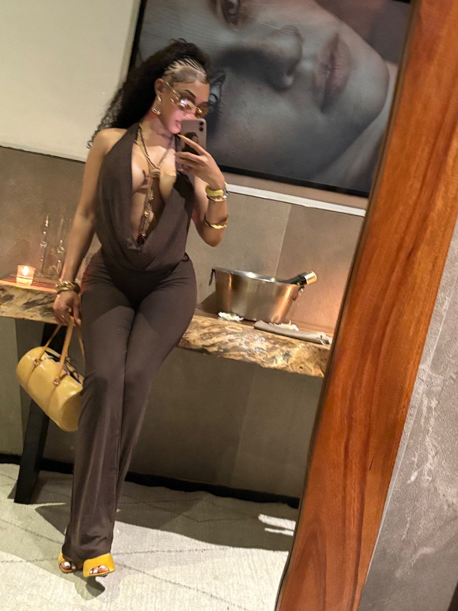 Realairejay's tweet image. Grown &amp;amp; sexy.
