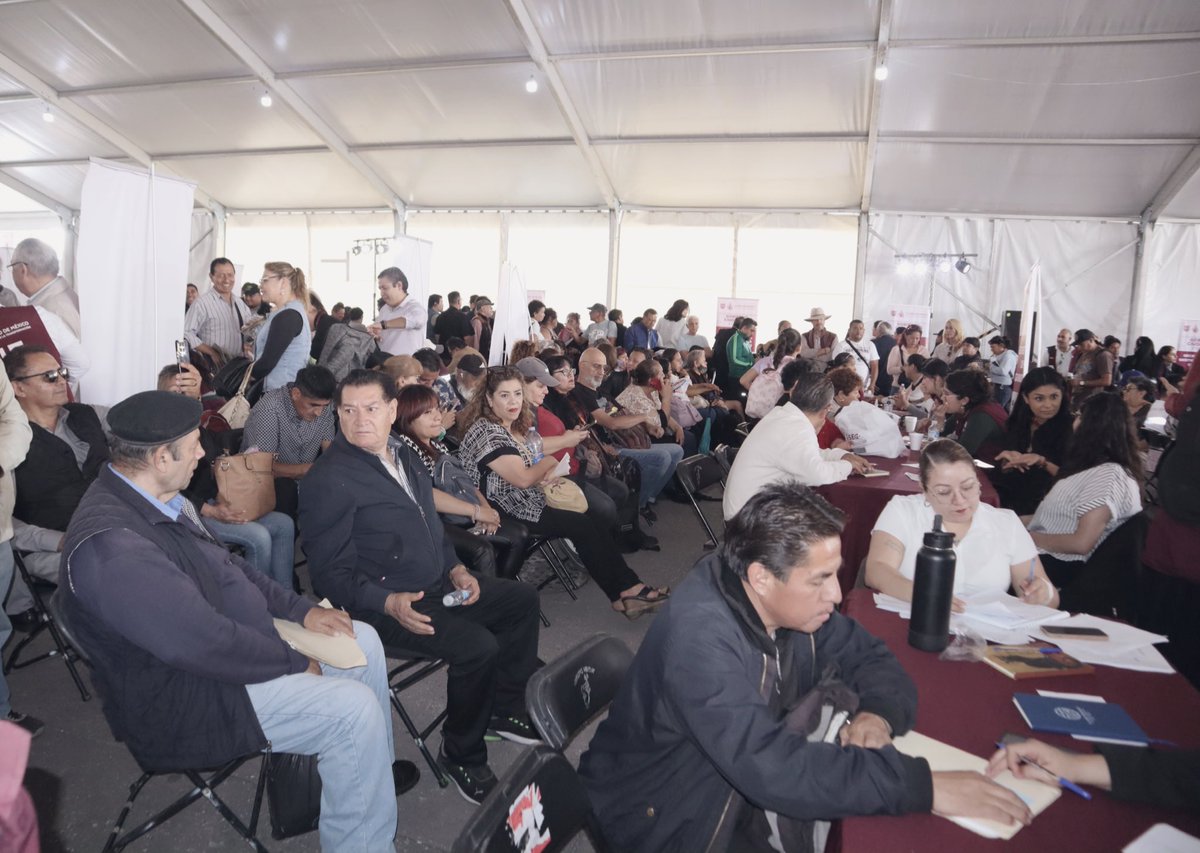 SERVIMET (@servimetcdmx) on Twitter photo Hoy se realizó la edición 34 del “Zócalo de Gobierno Ciudadano” encabezado por <a href="/ClaraBrugadaM/">Clara Brugada Molina</a>, quien hoy no solo estuvo acompañado por la ciudadanía. A pocos metros, figuras monumentales de la Tlaltecuhtli y otros trascendentales personajes de nuestra historia, parecían observar Hoy se realizó la edición 34 del “Zócalo de Gobierno Ciudadano” encabezado por <a href="/ClaraBrugadaM/">Clara Brugada Molina</a>, quien hoy no solo estuvo acompañado por la ciudadanía. A pocos metros, figuras monumentales de la Tlaltecuhtli y otros trascendentales personajes de nuestra historia, parecían observar