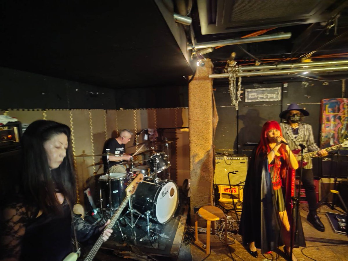 Crop夏のロックフェス♫
 「飲め呑めSUMMER2025」
8/16・8/17  2Days開催🦇
闇黒ヴァンパイアの出演は８月16日(土) Open 16:30   Start 17:30
¥3,000(税込) 飲み放題（のみほメニュー）&amp;おつまみ付き
＊飲み放題は、オープンより演奏終了まで！
南町田成瀬 CROP 
carrozza-music.jp/index.html