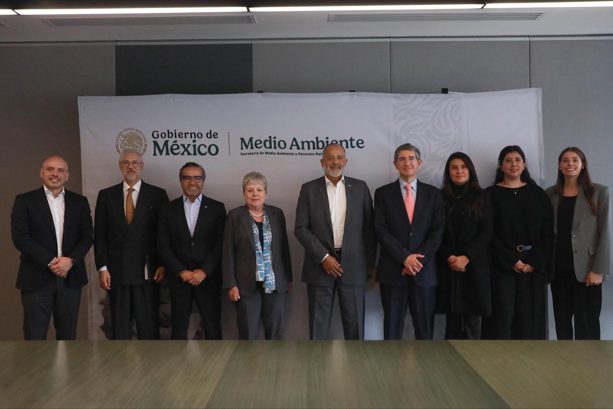 Fructífera reunión con <a href="/IATA/">IATA</a> y aerolíneas <a href="/viajaVolaris/">Volaris</a>, <a href="/Aeromexico/">Aeroméxico</a> y <a href="/VivaAerobus/">Viva</a> para avanzar en el uso de Combustible de Aviación Sostenible y en el cumplimiento del Plan de Compensación y Reducción de Carbono en la aviación internacional. ✈️🌿 #Sostenibilidad