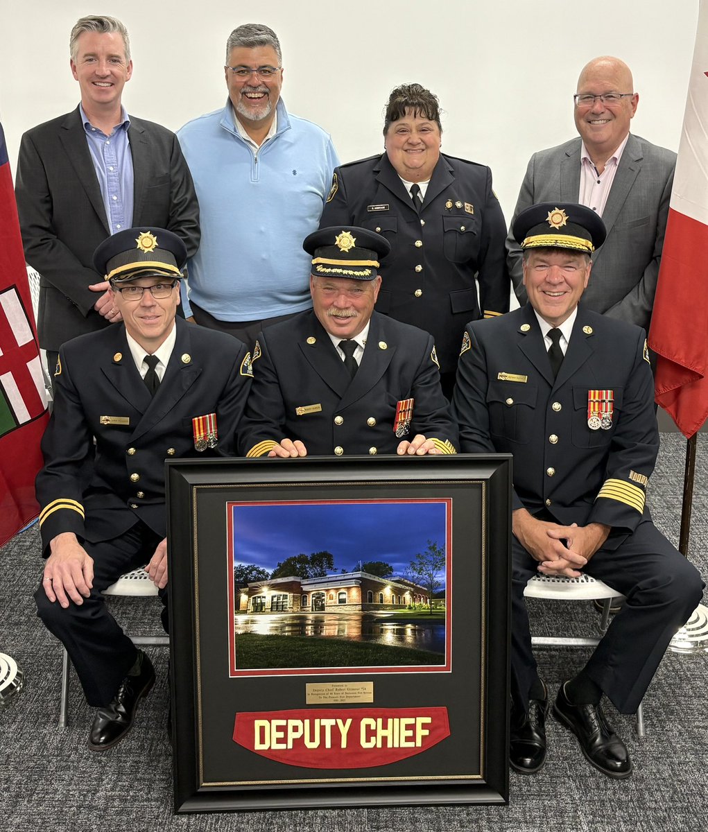 SteveClarkPC's tweet image. Wonderful night in @TownofPrescott to honour and celebrate a remarkable legacy of service to the community by members of the Prescott Fire Department.
👏 Fire Chief Renny Rayner was recognized for his 35 years of service.
👏 John Houston for 30 years.
👏 It was a double…