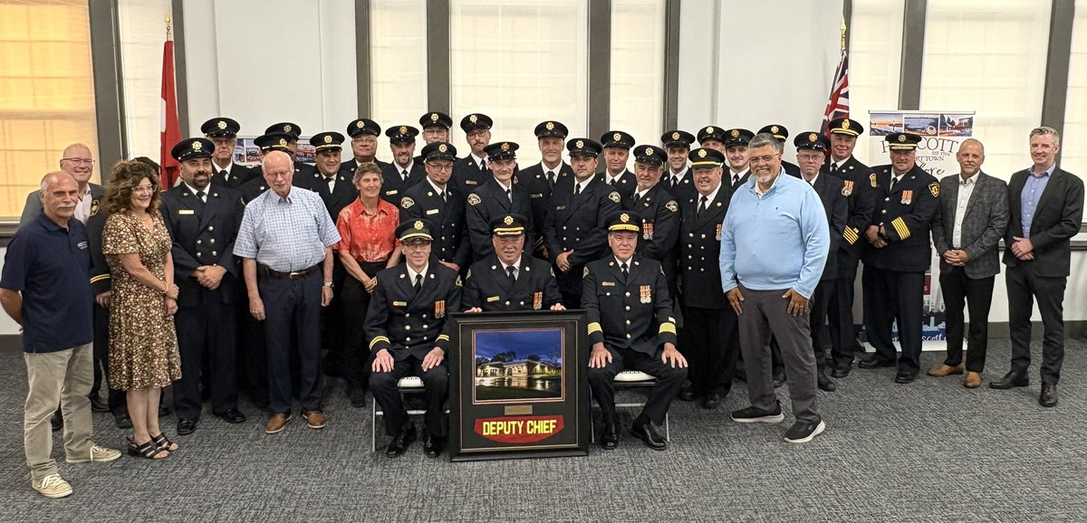 SteveClarkPC's tweet image. Wonderful night in @TownofPrescott to honour and celebrate a remarkable legacy of service to the community by members of the Prescott Fire Department.
👏 Fire Chief Renny Rayner was recognized for his 35 years of service.
👏 John Houston for 30 years.
👏 It was a double…