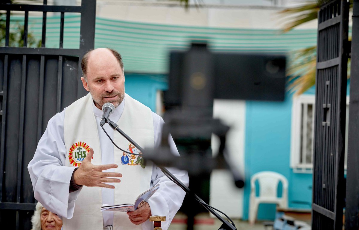 Hogar de Cristo #HogardeTodos 🇨🇱 (@hdecristo) on Twitter photo En #HoradeConversar, <a href="/jfyksj/">José Fco. Yuraszeck Krebs, S.J.</a> comenta sobre los desafíos y animadversiones que enfrenten la Compañía hoy.
Comenta: "El <a href="/SJMChile/">SJM Chile</a>, <a href="/TECHOChile/">TECHO-Chile</a>, el Hogar de Cristo son vistos como responsables del fenómeno migratorio, por ejemplo. Yo pienso que eso es injusto y falso, pero si se En #HoradeConversar, <a href="/jfyksj/">José Fco. Yuraszeck Krebs, S.J.</a> comenta sobre los desafíos y animadversiones que enfrenten la Compañía hoy.
Comenta: "El <a href="/SJMChile/">SJM Chile</a>, <a href="/TECHOChile/">TECHO-Chile</a>, el Hogar de Cristo son vistos como responsables del fenómeno migratorio, por ejemplo. Yo pienso que eso es injusto y falso, pero si se
