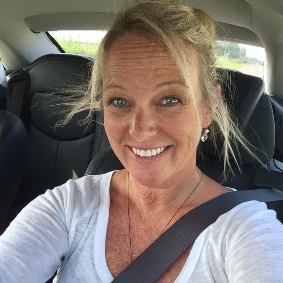 Ok...I have a Real Grace Tuesday Survey...
Straight Hair vs. Crazy Hair...
Hmmmm...
I have no clue on this one...
If you say both...you're disqualified...
LMFAO...
😂😂😂🥃🥃
