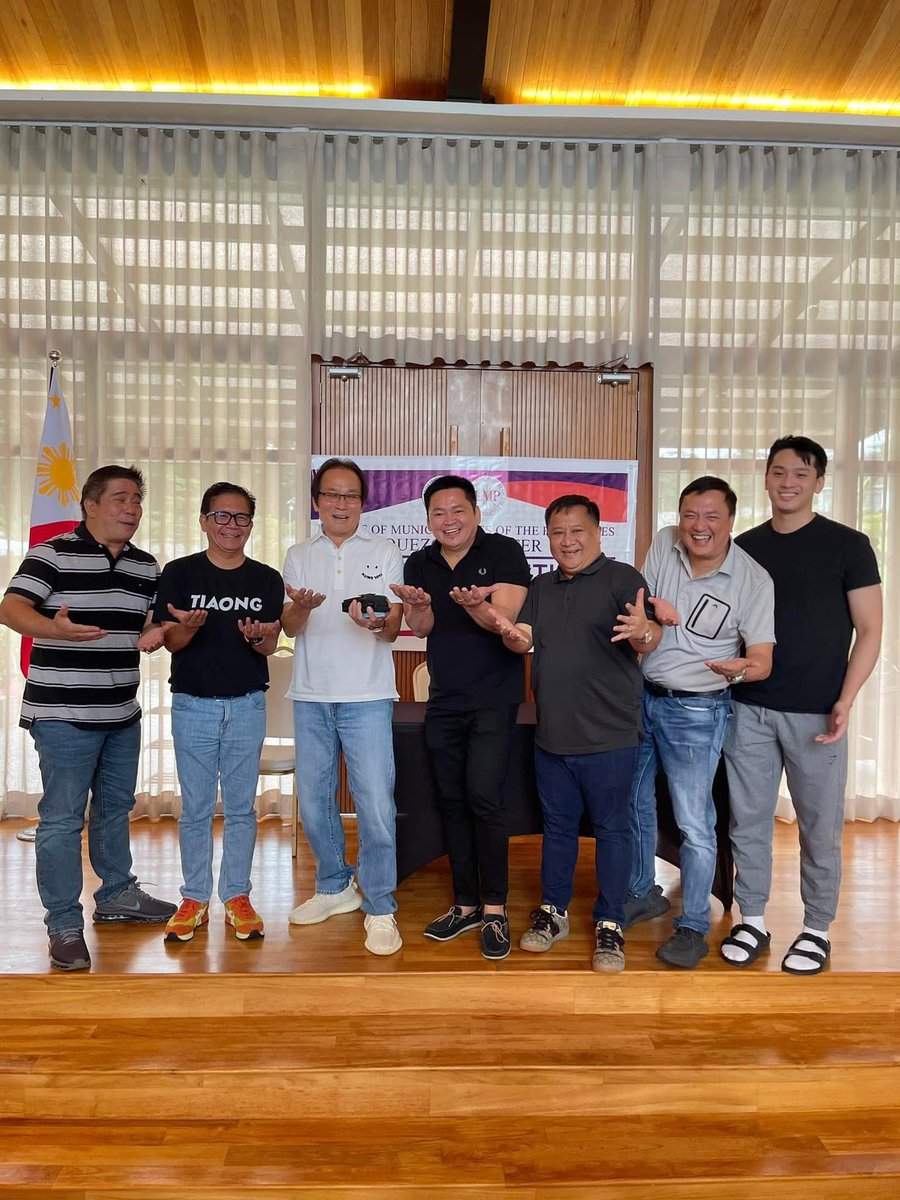 elv02012's tweet photo. Yung jinowa mo is “part-time” Mayor and a member of Alpha Group na sabungeros na heavily linked to the lost sabungeros 😬

Imagine kaka oath taking mo pa lang ulit then may time ka to take personal vacation. YUCK https://t.co/2Sx7ynKYqt