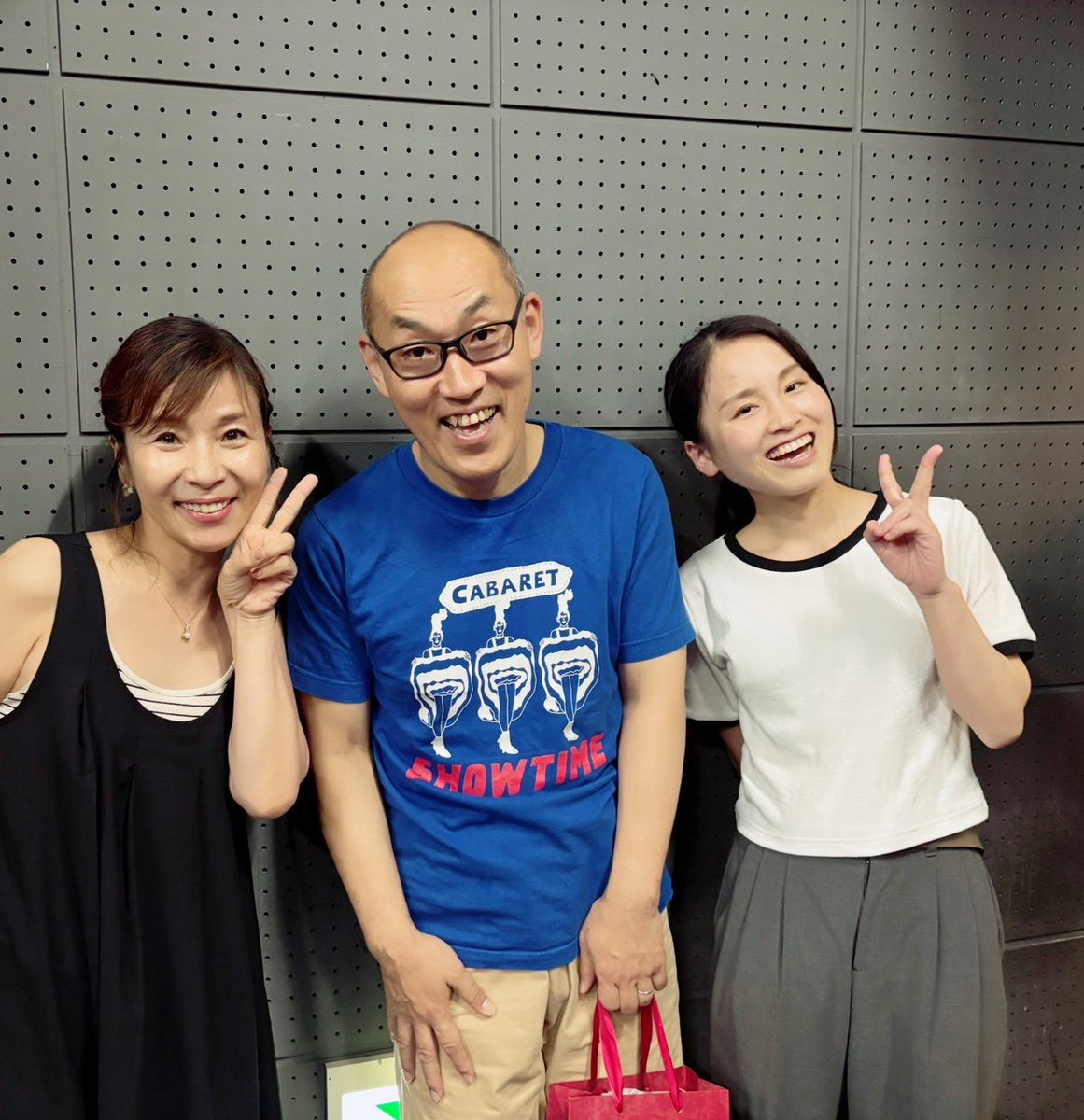 myonpa's tweet image. #山西惇 さんと #佐藤誓 さんが
舞台の上で思い切り遊ぼうと立ち上がった
#らんぶる 第一回公演「#晩節荒らし」
大先輩たちが舞台を縦横無尽に走る回る
ワクワクが止まらない
勇気がたぎる
演劇の力が信じられる
こんなふうに歳を重ねたい!
そんな素敵な先輩がいることに感謝
#福原充則