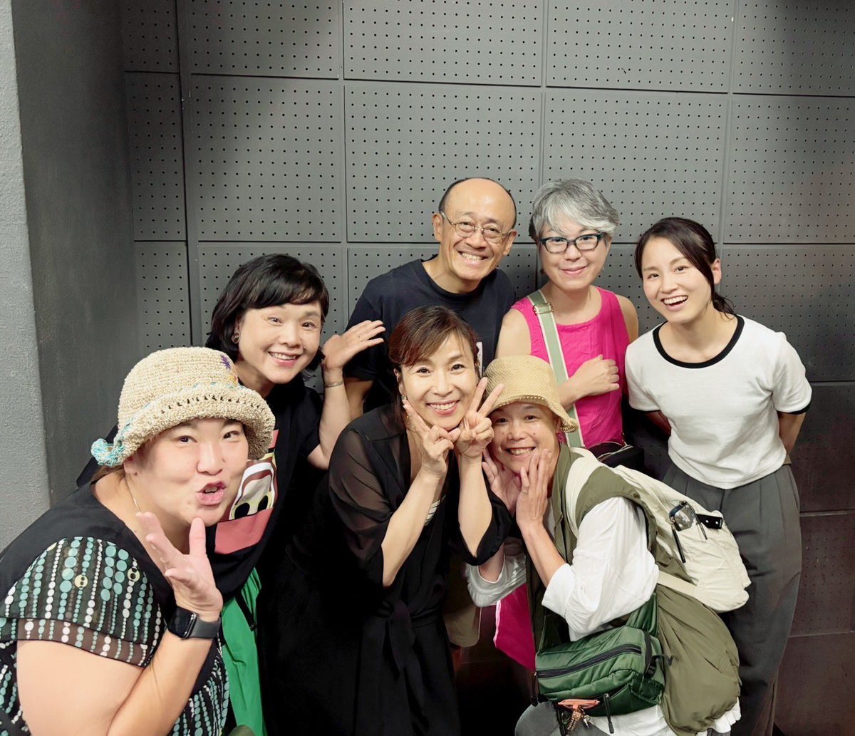 myonpa's tweet image. #山西惇 さんと #佐藤誓 さんが
舞台の上で思い切り遊ぼうと立ち上がった
#らんぶる 第一回公演「#晩節荒らし」
大先輩たちが舞台を縦横無尽に走る回る
ワクワクが止まらない
勇気がたぎる
演劇の力が信じられる
こんなふうに歳を重ねたい!
そんな素敵な先輩がいることに感謝
#福原充則