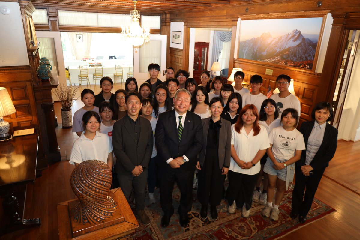 TECRO_USA's tweet photo. On July 7, Amb. Alexander Tah-ray Yui welcomed a Taiwan Global Pathfinders Initiative delegation at the Twin Oaks Estate. Amb. Yui hoped the trip would be aninspiring life experience and a lesson in diplomacy for the young fellows and lead them to great achievements ahead. https://t.co/gDYBt6xpVZ