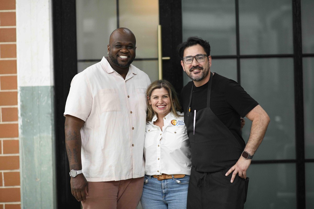 Chef heroes in action! After the July 4th flash floods, Austin’s own Tavel Bristol-Joseph and Jorge Luis Hernández sprang into action, prepping the sandwiches at Pullman Market in San Antonio for first responders and families.